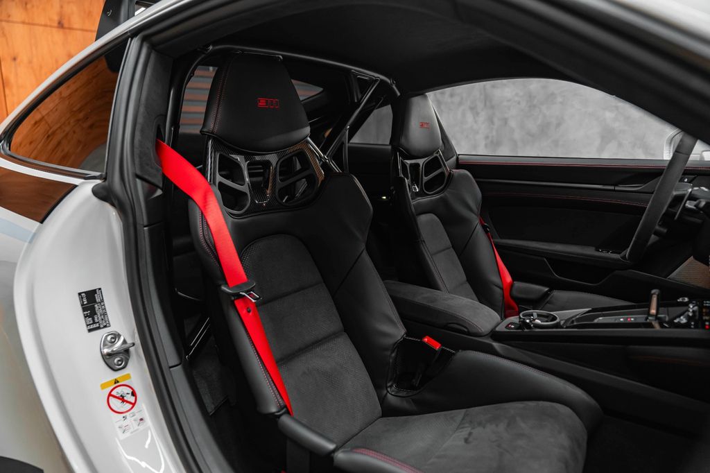Porsche 992 2023