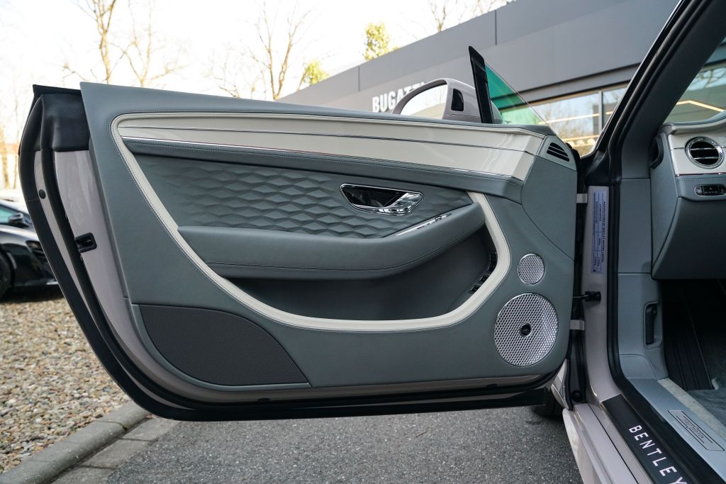 Bentley Continental GTC 2025