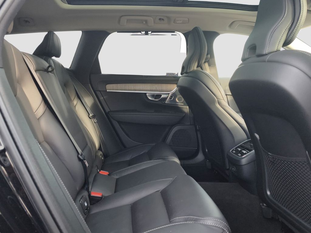 Volvo V90 Cross Country 2023