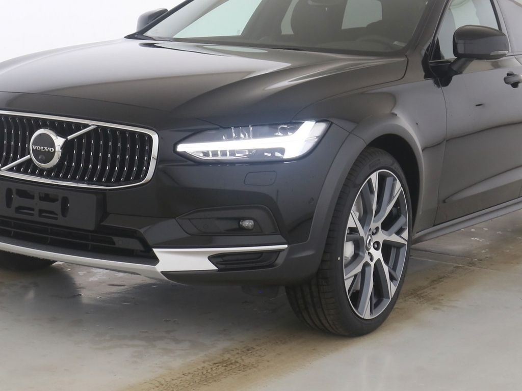 Volvo V90 Cross Country 2023