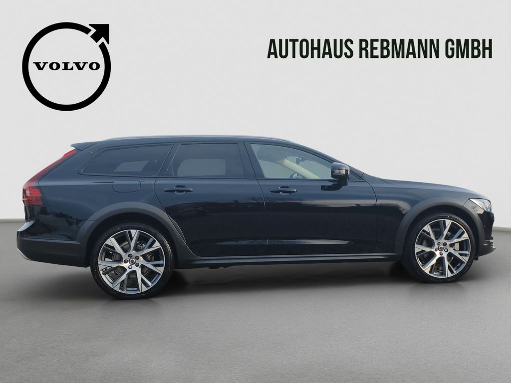 Volvo V90 Cross Country 2023
