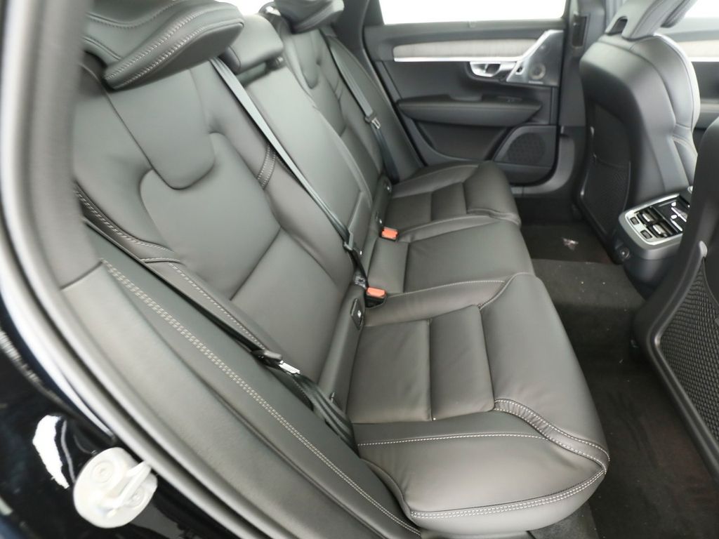 Volvo V90 Cross Country 2023