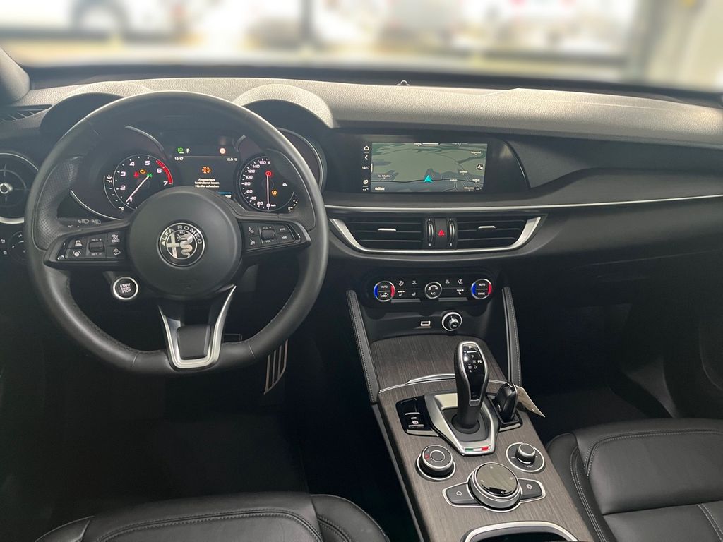 Alfa Romeo Stelvio 2023