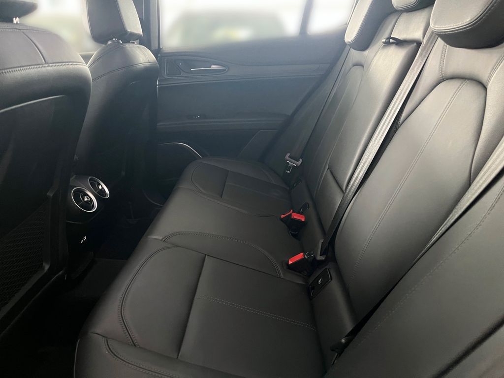 Alfa Romeo Stelvio 2023