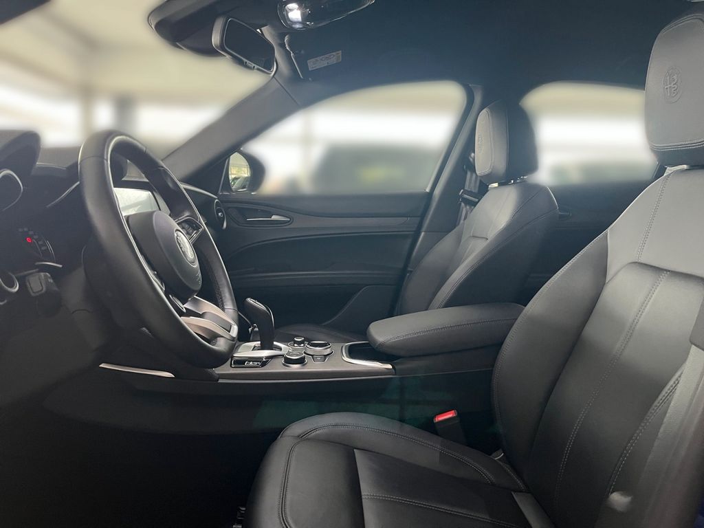 Alfa Romeo Stelvio 2023