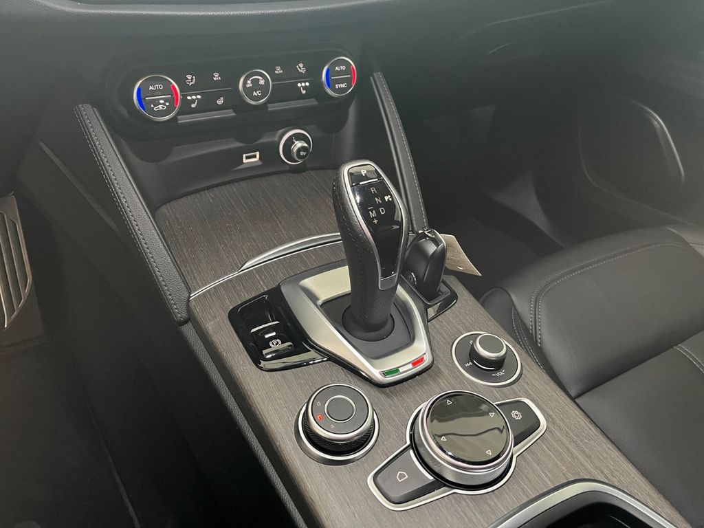 Alfa Romeo Stelvio 2023