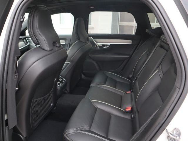 Volvo V90 Cross Country 2023