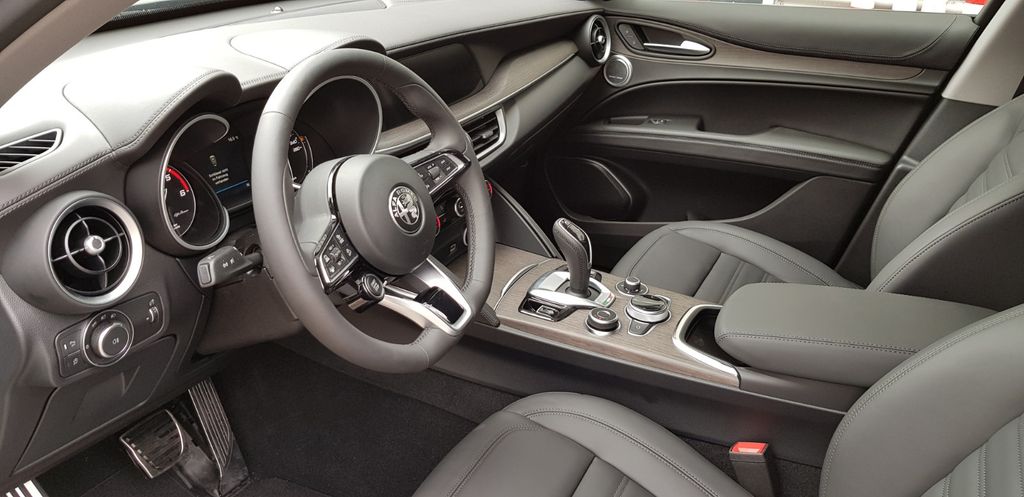 Alfa Romeo Stelvio 2021