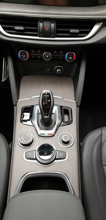 Alfa Romeo Stelvio 2021