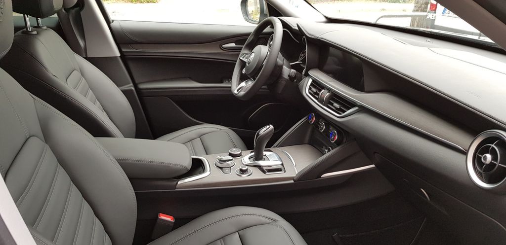 Alfa Romeo Stelvio 2021