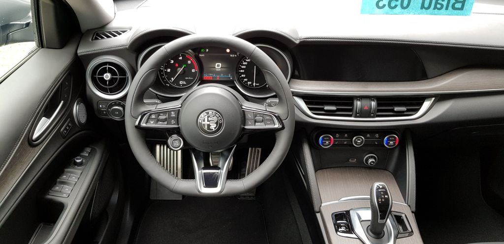 Alfa Romeo Stelvio 2021