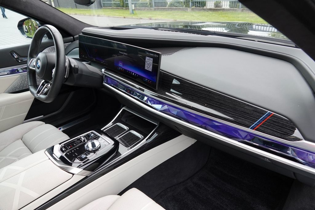 BMW 740 2023