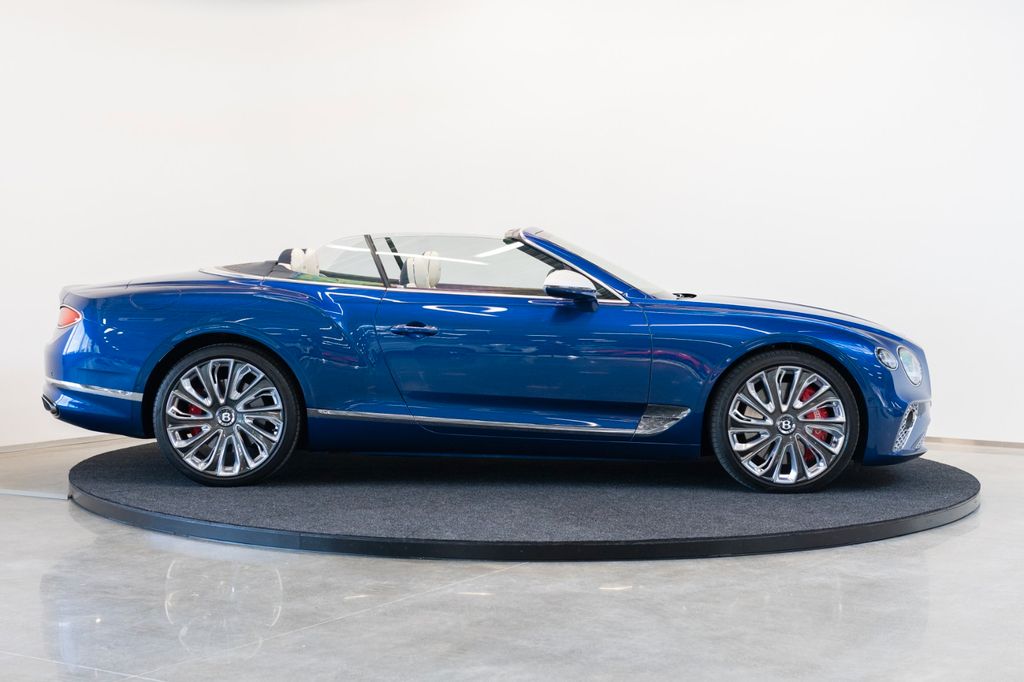 Bentley Continental GTC 2023