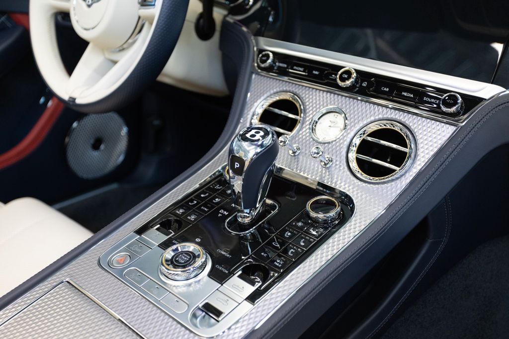 Bentley Continental GTC 2023