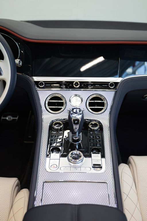 Bentley Continental GTC 2023