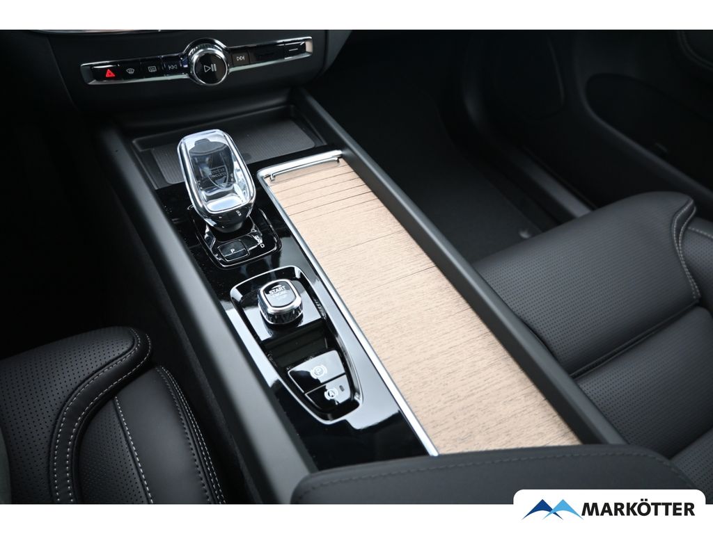 Volvo XC60 2025