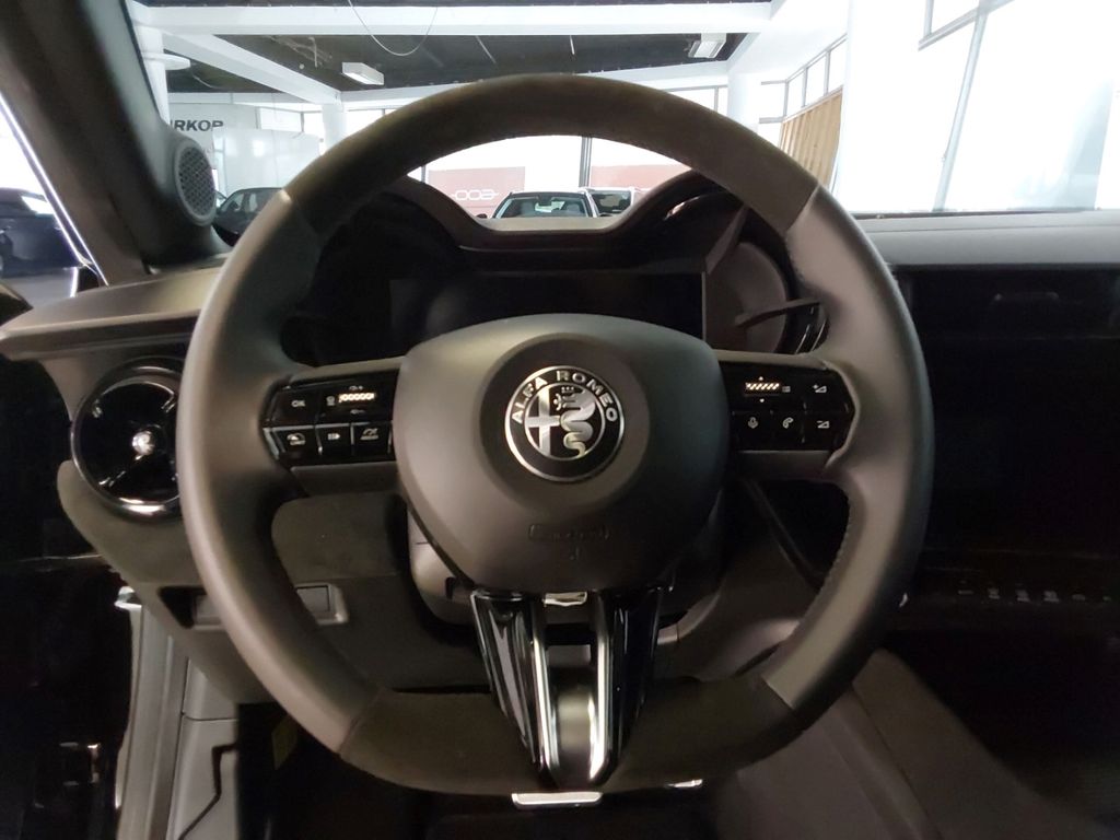 Alfa Romeo Junior 2025