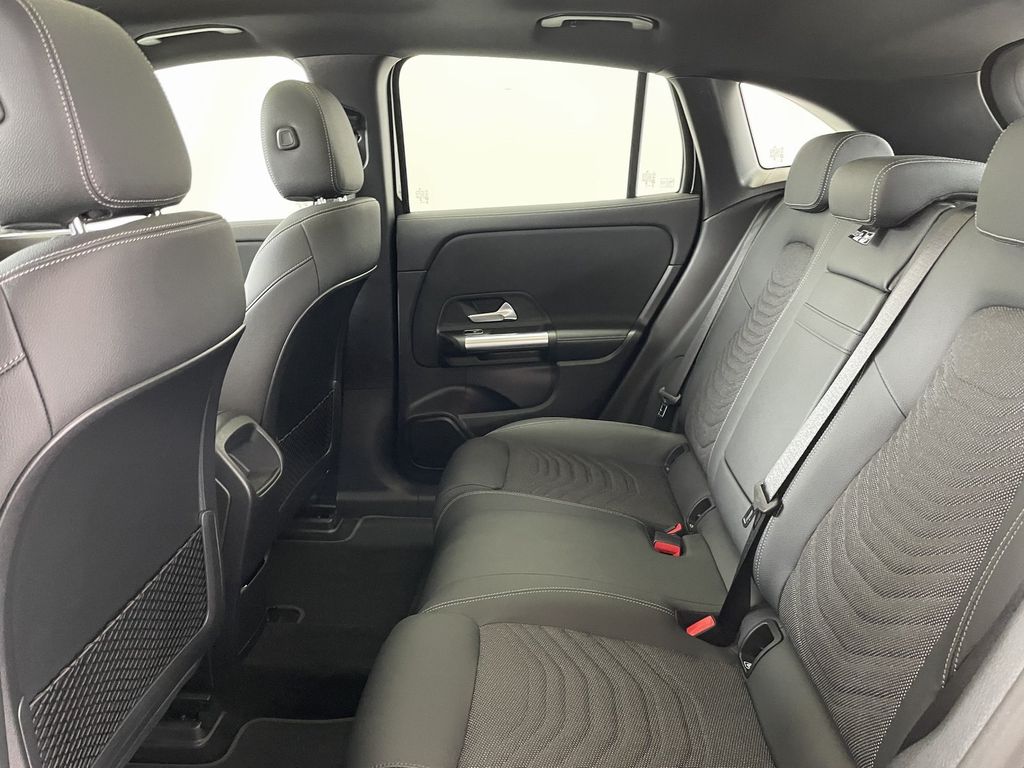 Mercedes-Benz EQA 2024