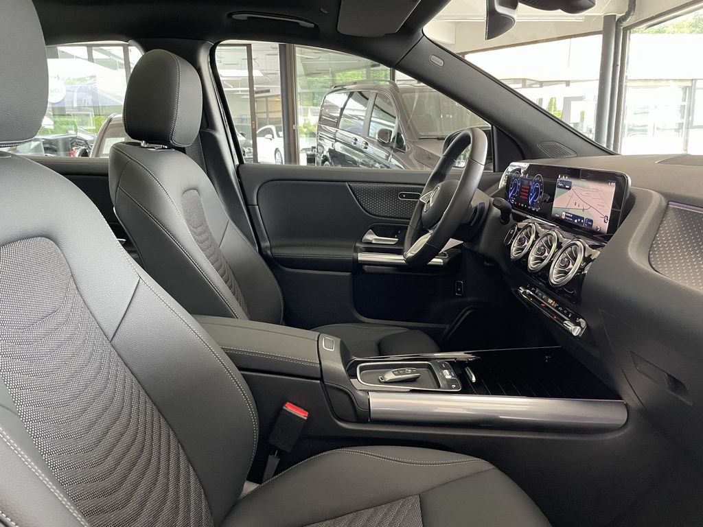 Mercedes-Benz EQA 2024