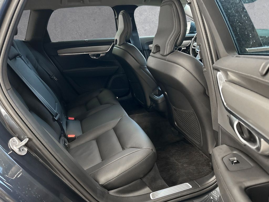 Volvo V90 2024