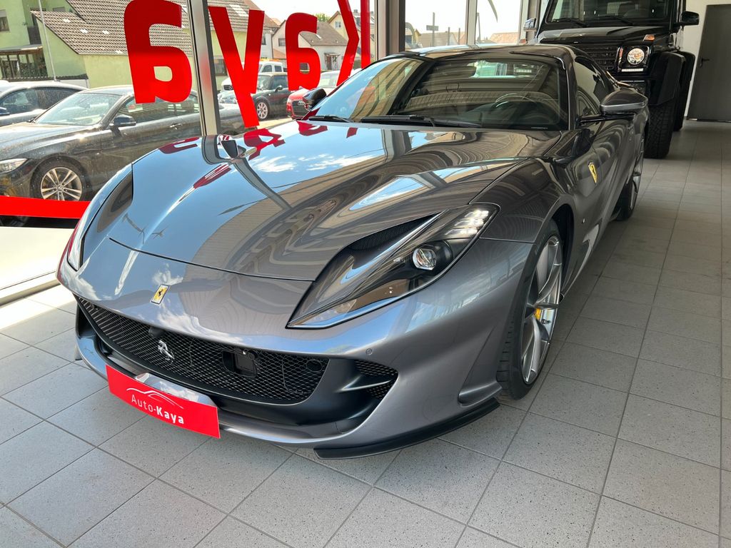 Ferrari 812 2022