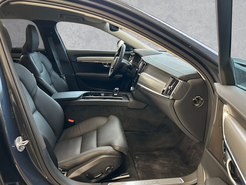 Volvo V90 2024