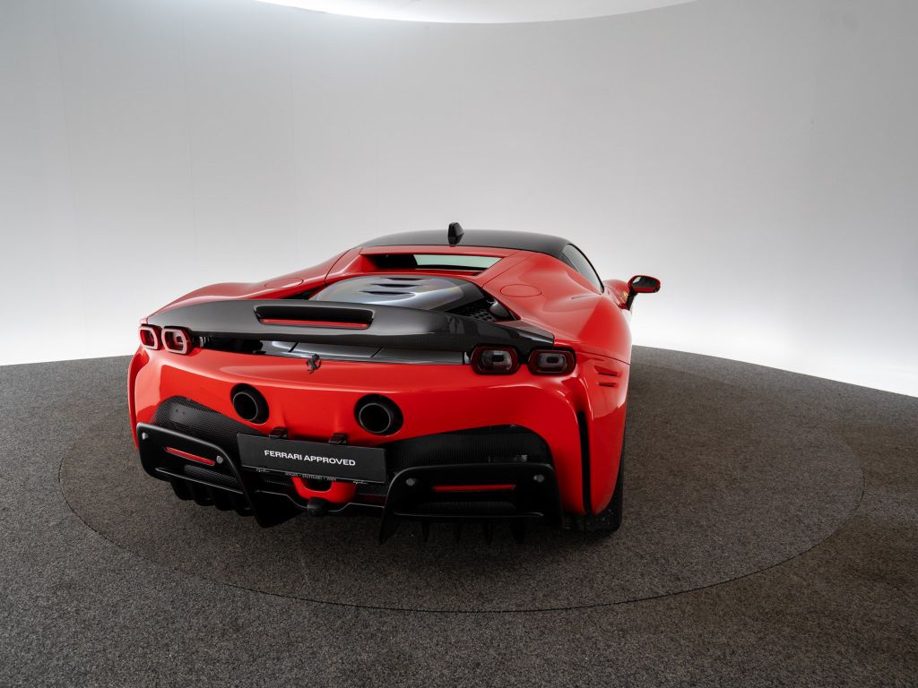Ferrari SF90 2021