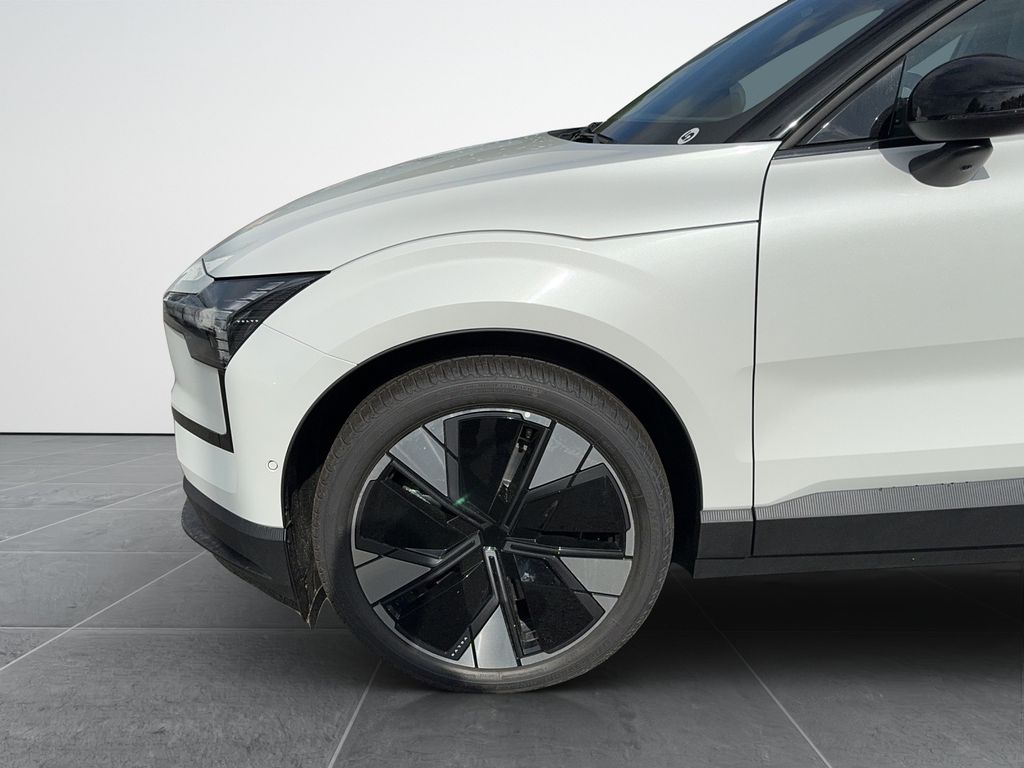 Volvo EX30 2024