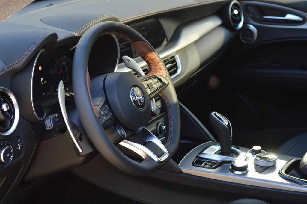 Alfa Romeo Stelvio 2025