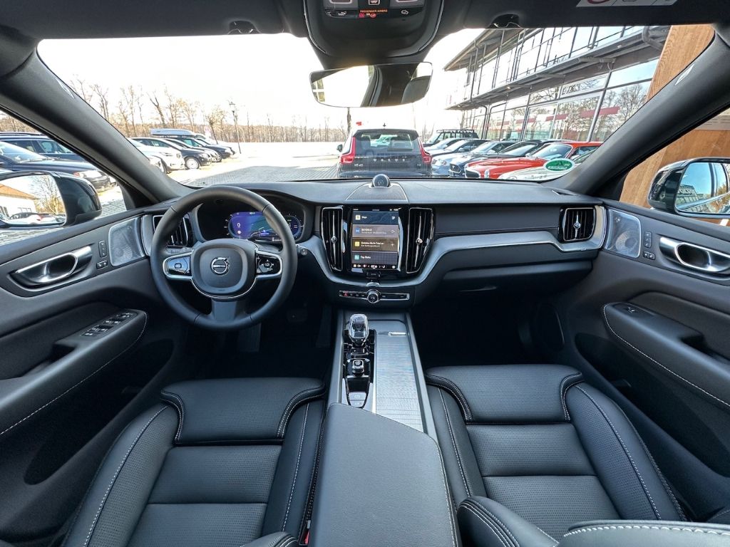 Volvo XC60 2025