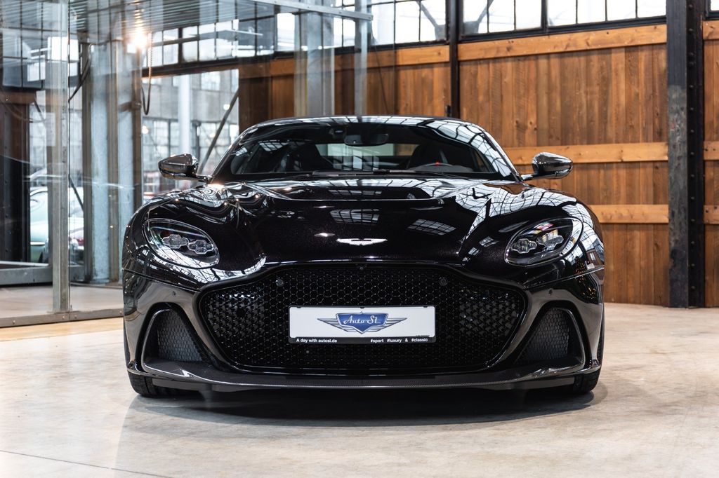 Aston Martin DBS 2025