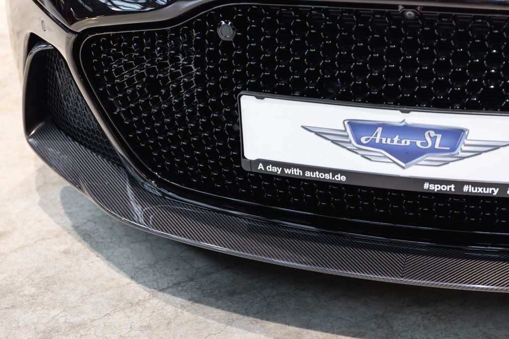 Aston Martin DBS 2025