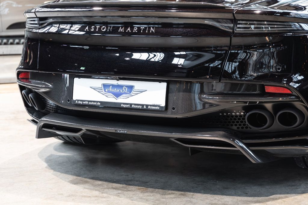 Aston Martin DBS 2025