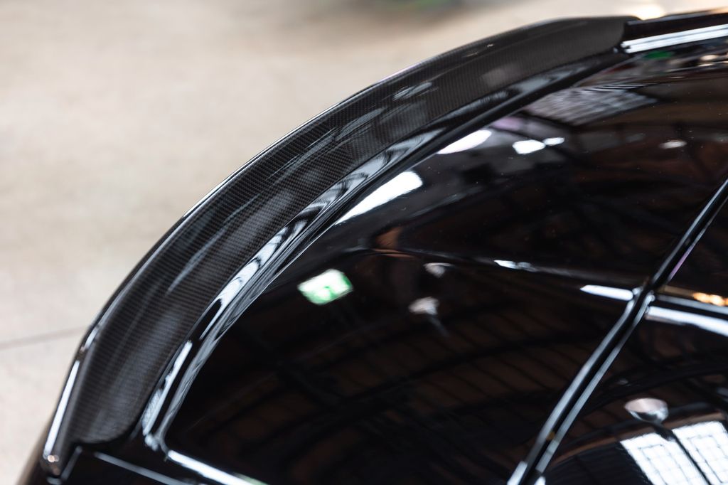 Aston Martin DBS 2025