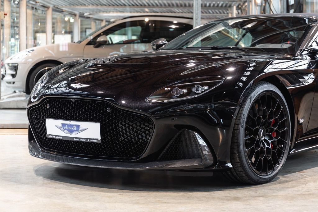 Aston Martin DBS 2025