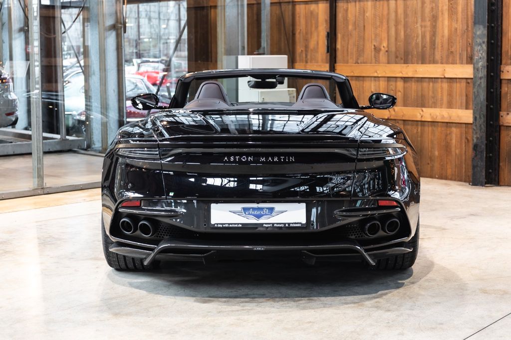 Aston Martin DBS 2025