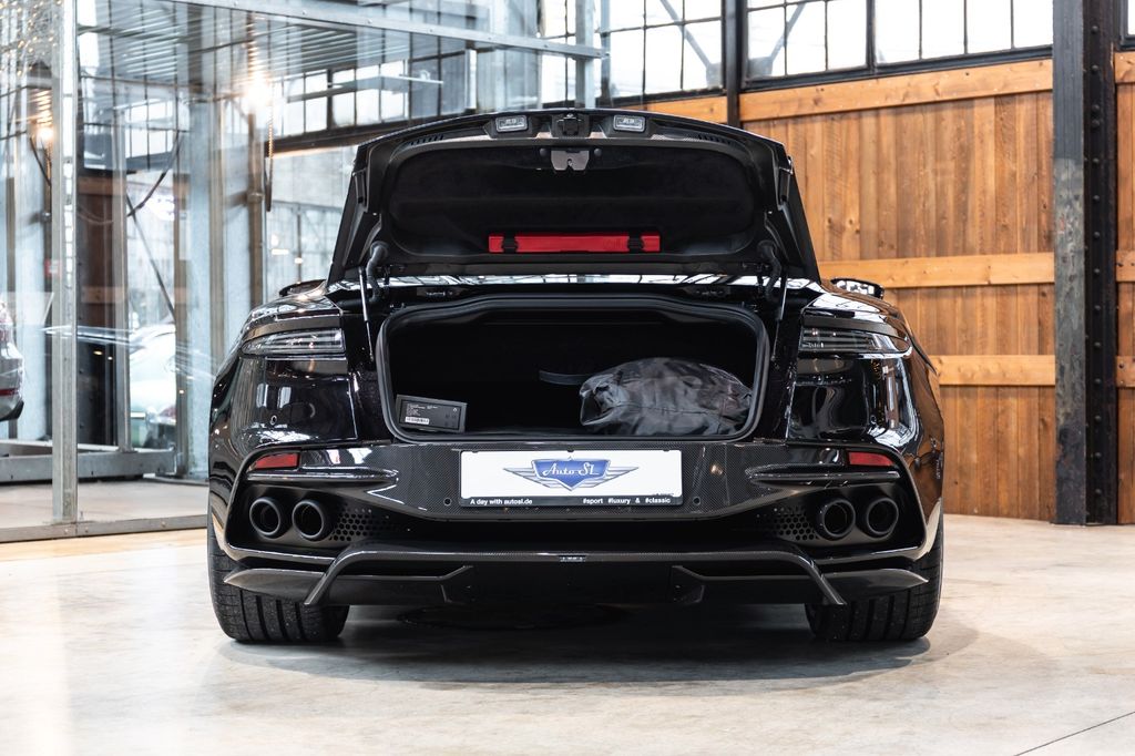 Aston Martin DBS 2025