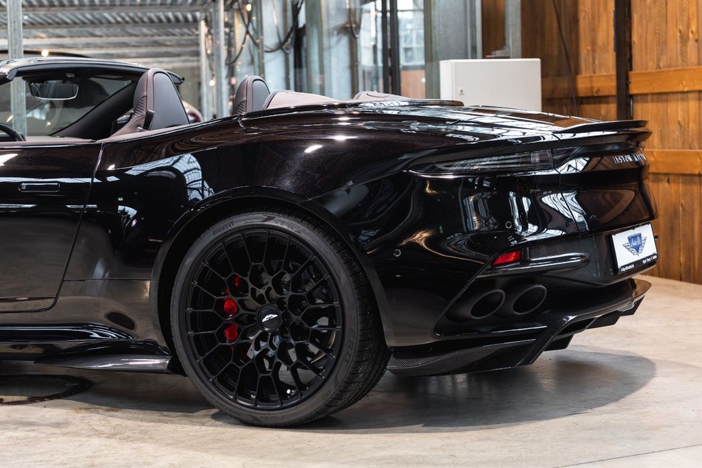 Aston Martin DBS 2025