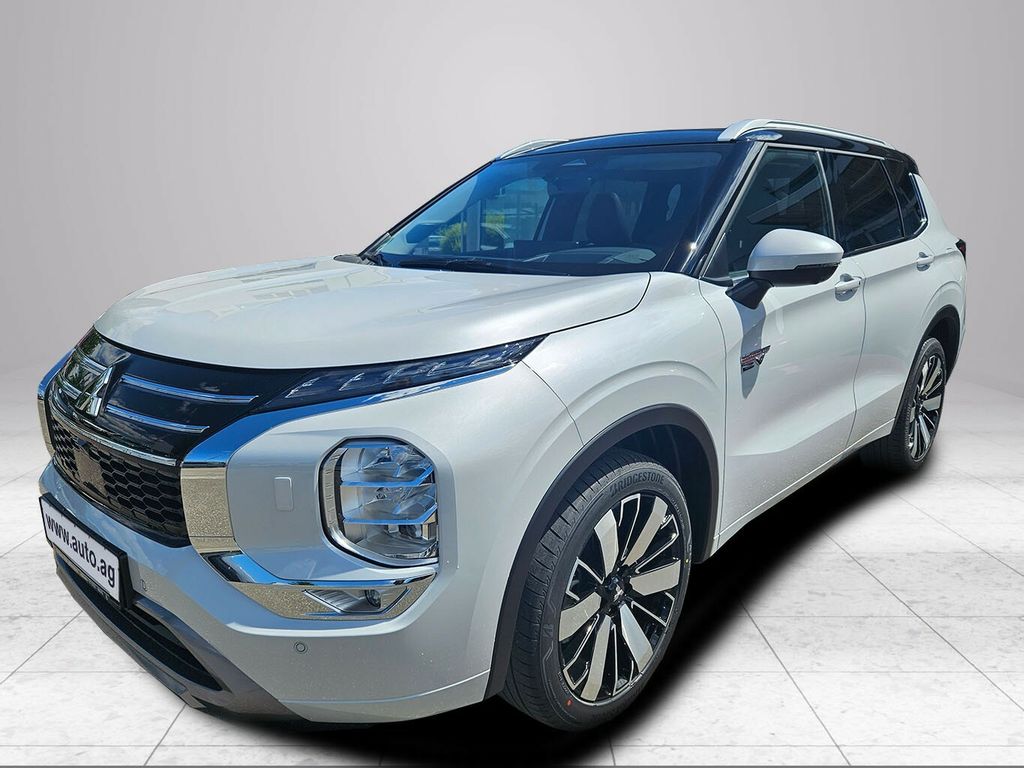 Mitsubishi Plug-in Hybrid Outlander 2025