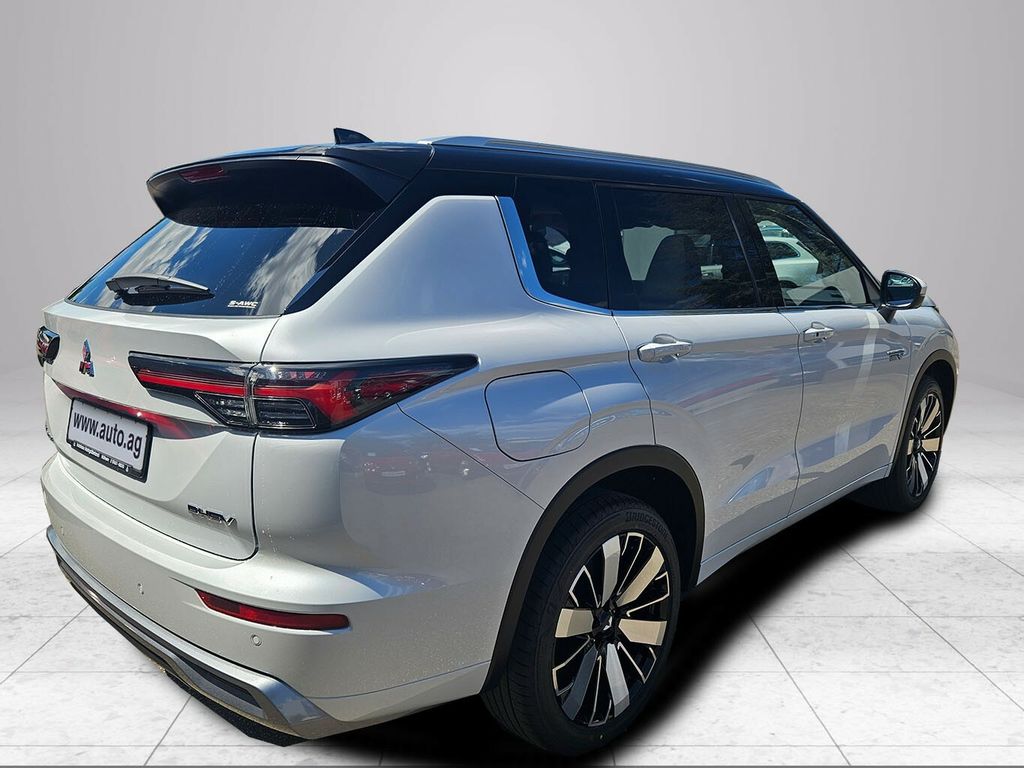 Mitsubishi Plug-in Hybrid Outlander 2025