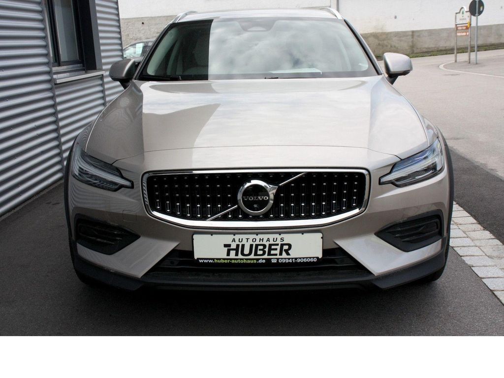 Volvo V60 Cross Country 2024