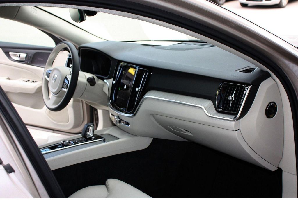 Volvo V60 Cross Country 2024