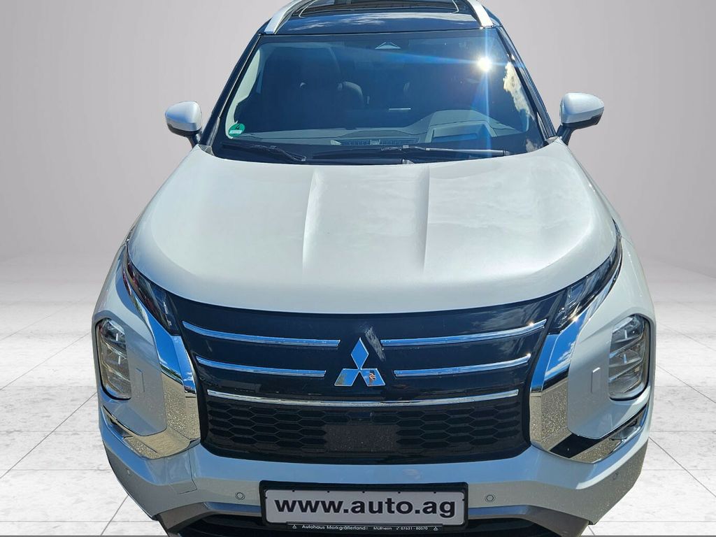 Mitsubishi Plug-in Hybrid Outlander 2025