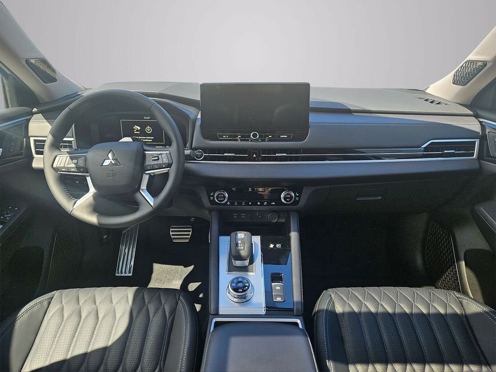 Mitsubishi Plug-in Hybrid Outlander 2025