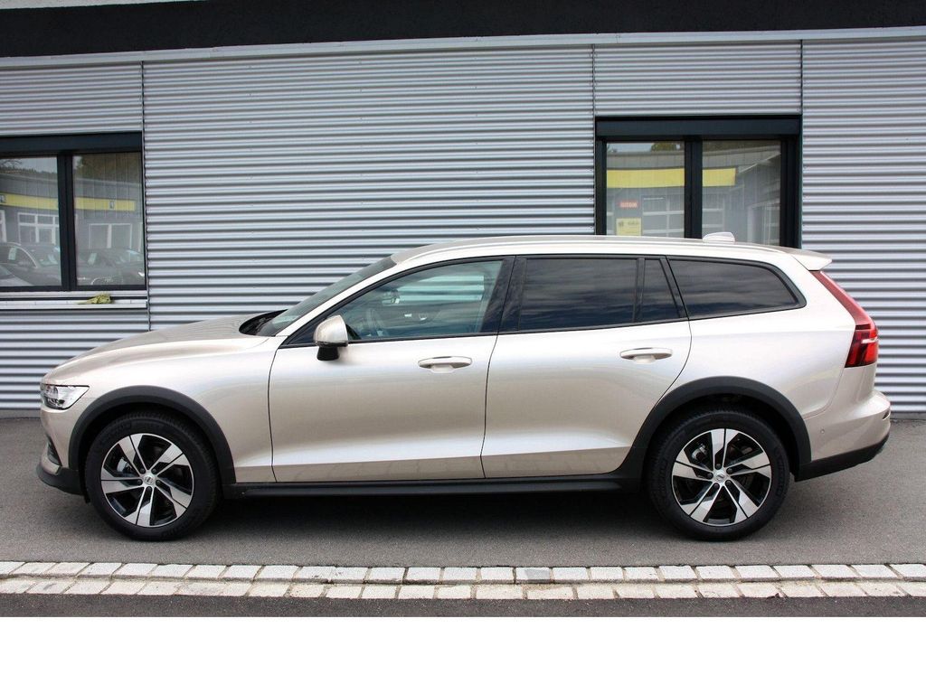 Volvo V60 Cross Country 2024