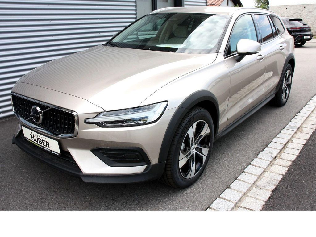 Volvo V60 Cross Country 2024