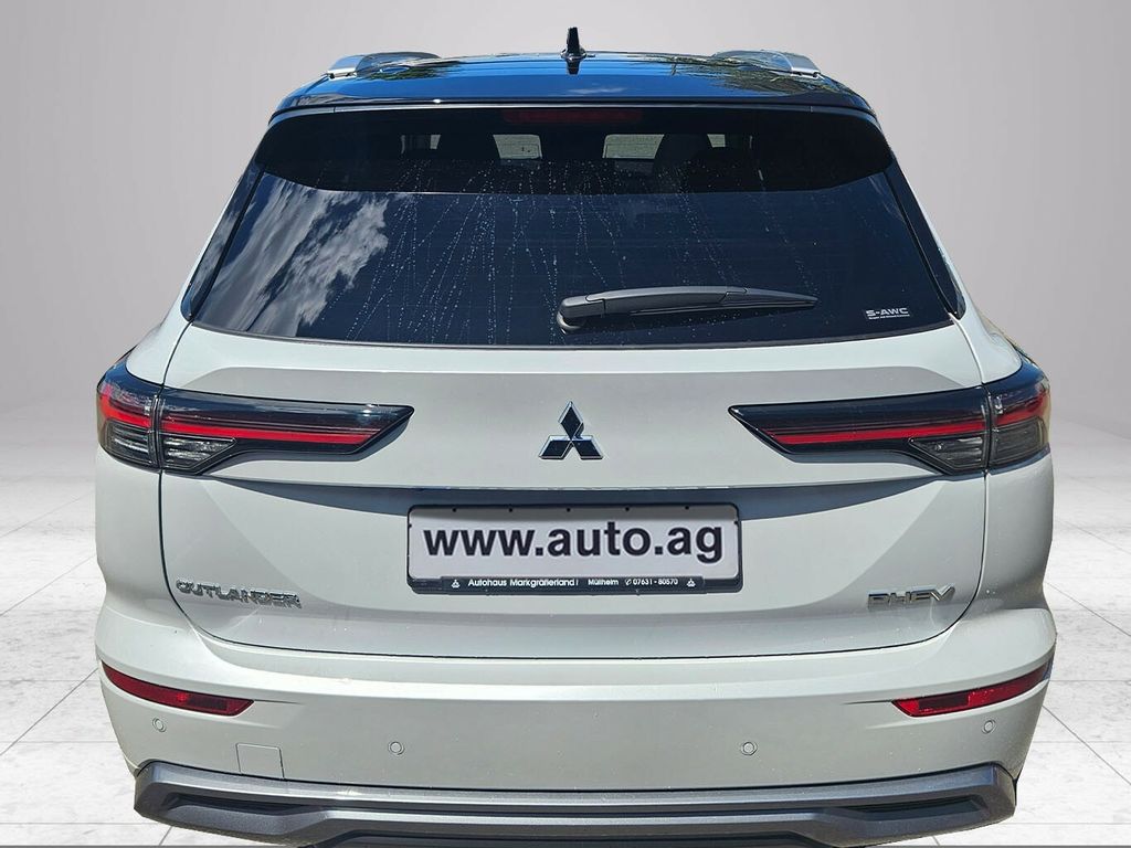 Mitsubishi Plug-in Hybrid Outlander 2025