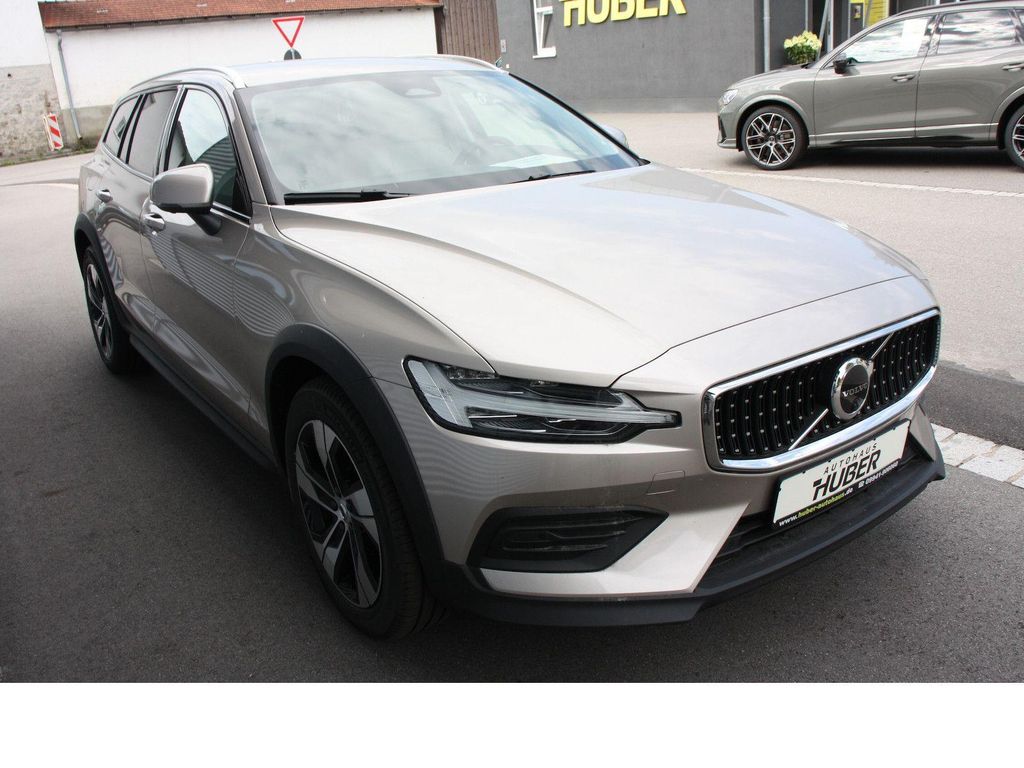 Volvo V60 Cross Country 2024