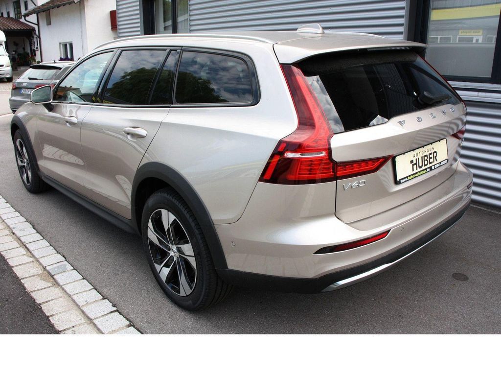 Volvo V60 Cross Country 2024
