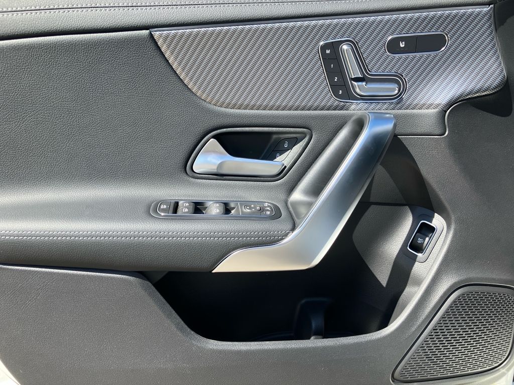 Mercedes-Benz CLA 180 2025